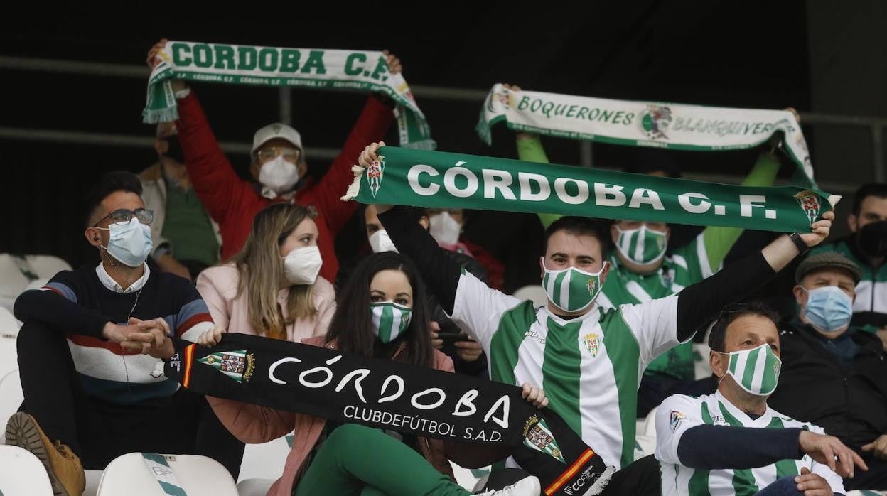 La vuelta del público en el Córdoba CF - Real Murcia, en imágenes