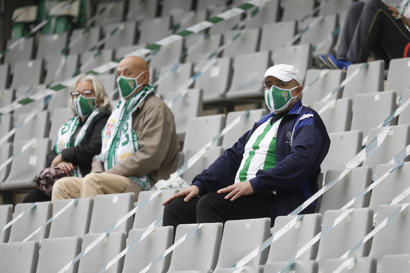 La vuelta del público en el Córdoba CF - Real Murcia, en imágenes