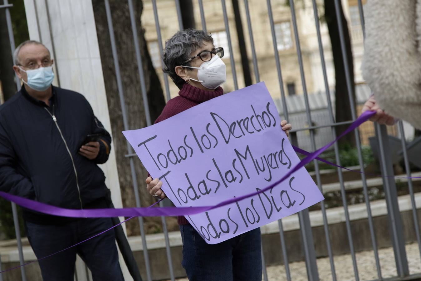 Manifestación por el 8M a las puertas del Parlamento andaluz