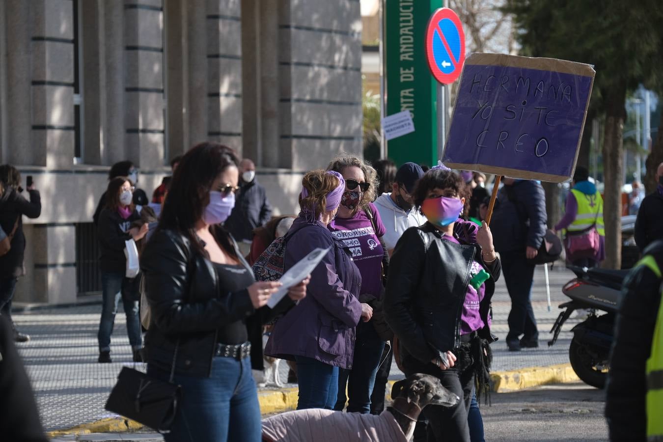 FOTOS: El 8-M, día de la mujer en Cádiz