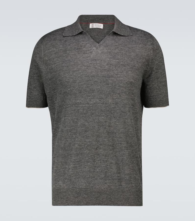 Polo de punto fino, de Brunello Cucinelli. La prenda estrella de los noventa se reinventa con un acabado jaspeado que le confiere un plus de elegancia. Realizado con una mezcla de lino y algodón, es per. Precio: 590€.