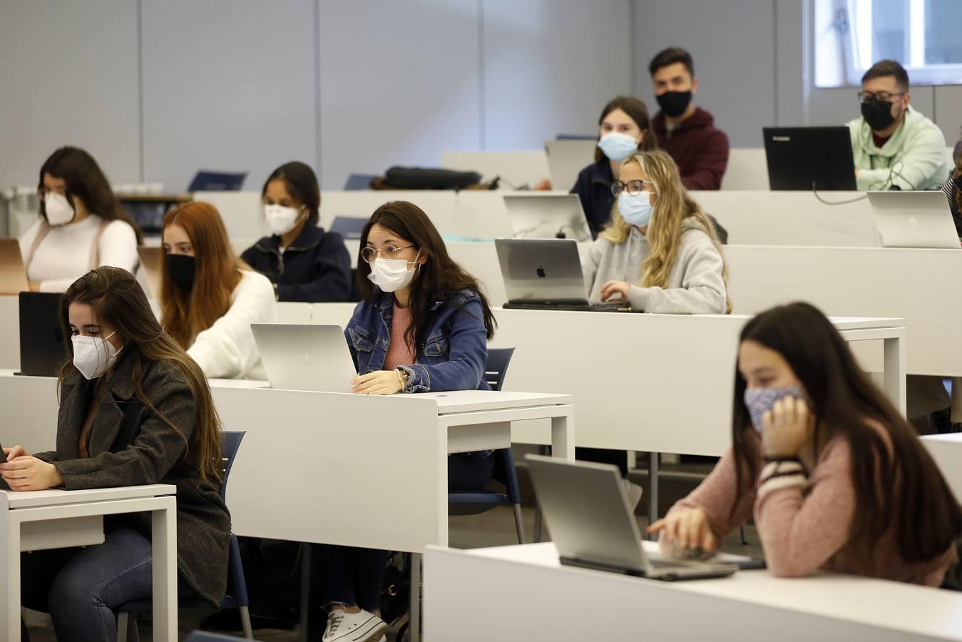 La universidad vuelve a las clases en Córdoba, en imágenes