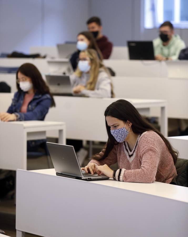 La universidad vuelve a las clases en Córdoba, en imágenes