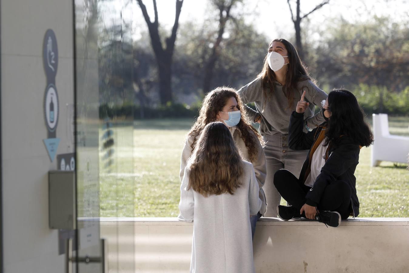 La universidad vuelve a las clases en Córdoba, en imágenes