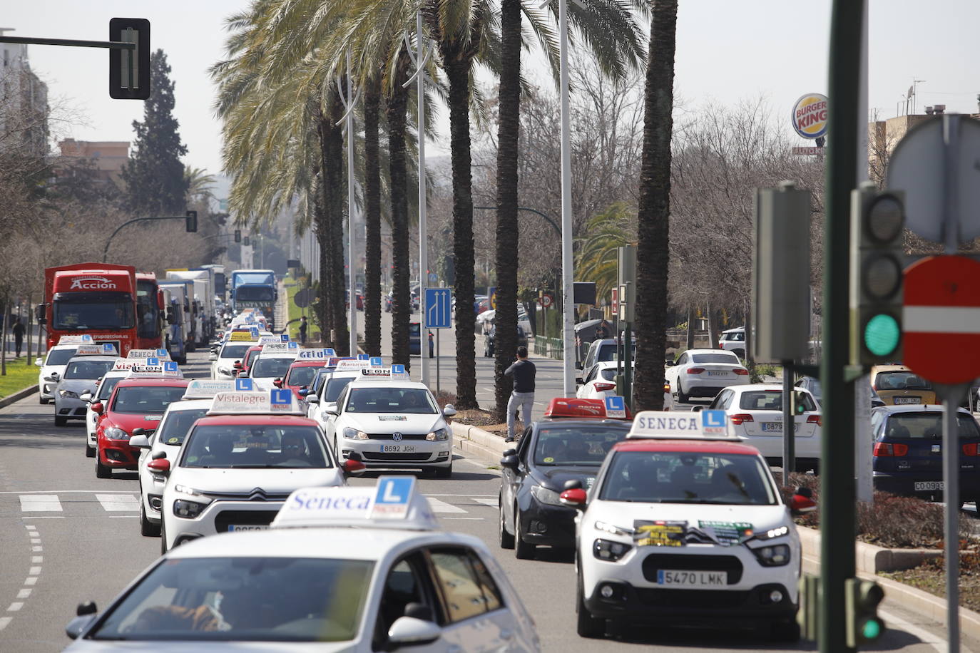 La protesta de las autoescuelas en Córdoba, en imágenes