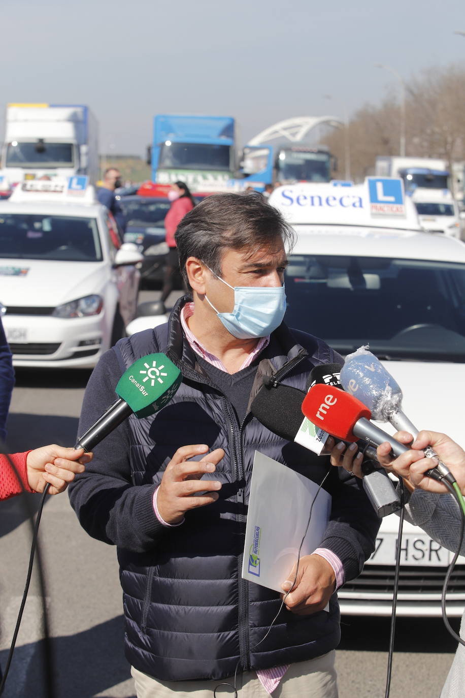 La protesta de las autoescuelas en Córdoba, en imágenes