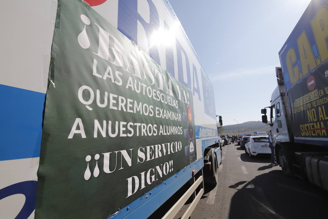 La protesta de las autoescuelas en Córdoba, en imágenes