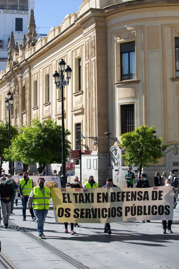 Los taxistas se manifiestan en Sevilla