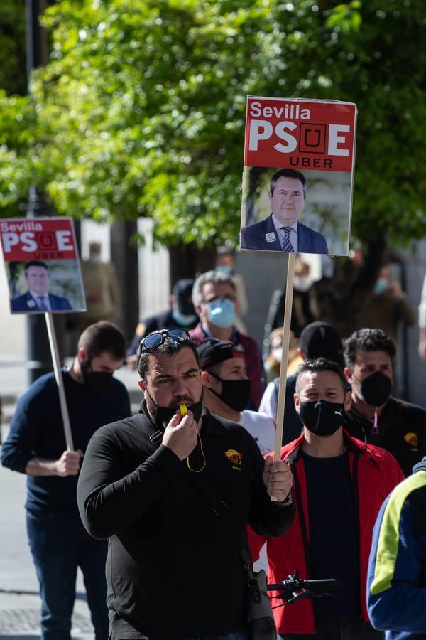 Los taxistas se manifiestan en Sevilla