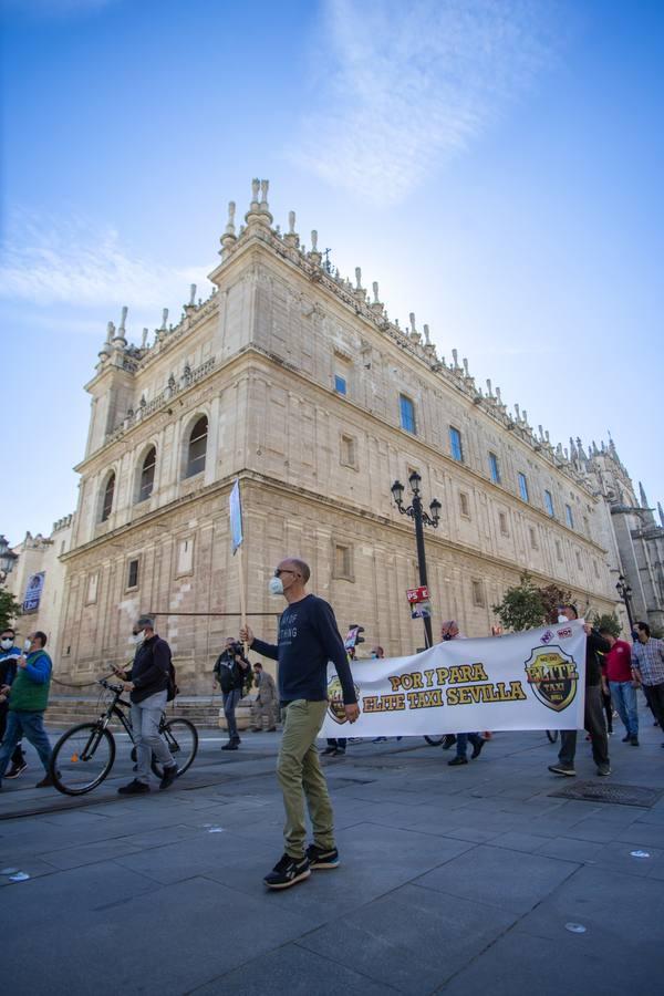 Los taxistas se manifiestan en Sevilla