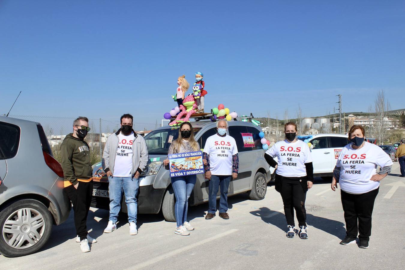 La protesta de los feriantes por las calles de Lucena, en imágenes