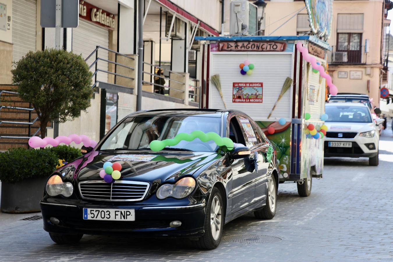 La protesta de los feriantes por las calles de Lucena, en imágenes