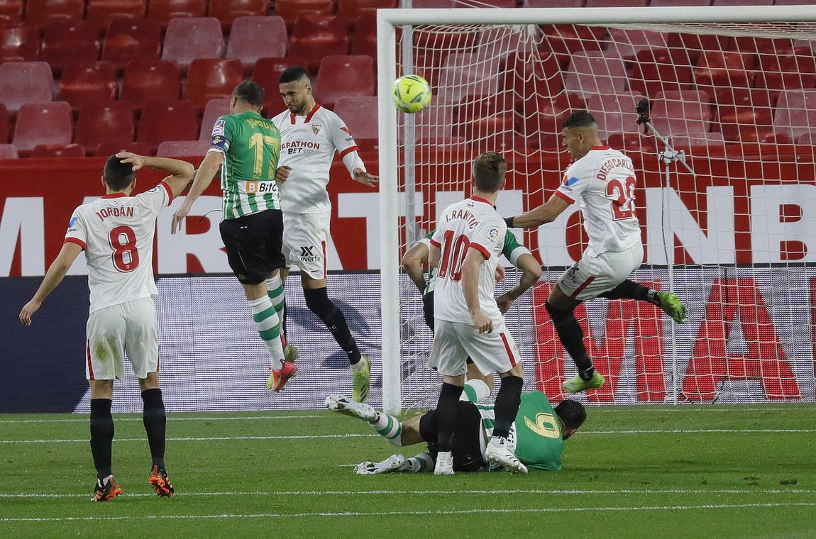 Partido de LaLiga entre el Sevilla y el Betis en el Sánchez-Pizjuán