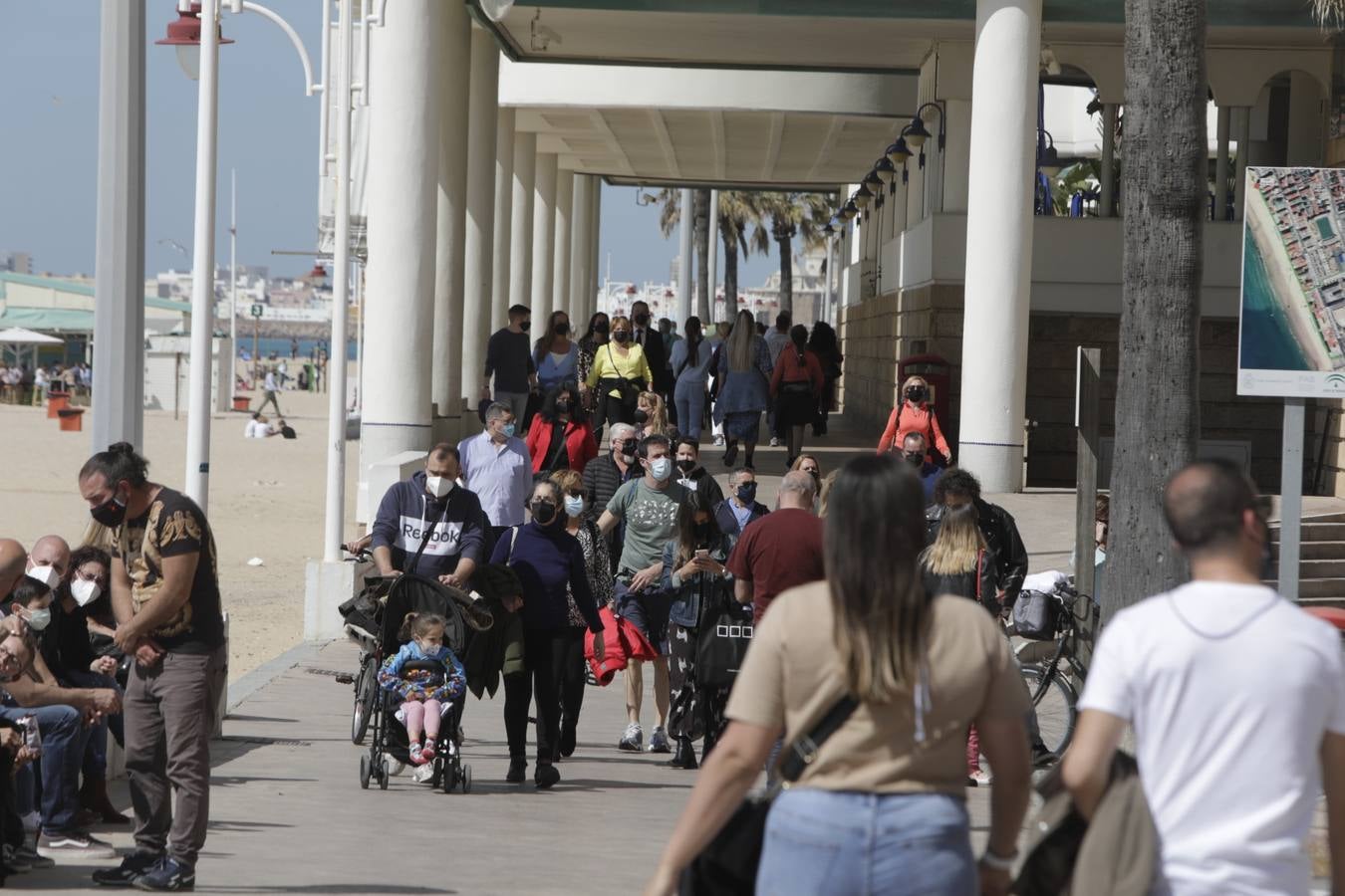 Fotos: ambiente en Cádiz en este primer sábado en el que la provincia está en nivel 2