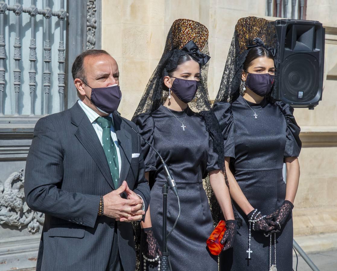 En imágenes, presentación en Sevilla de «La mantilla, del dolor a la alegría»