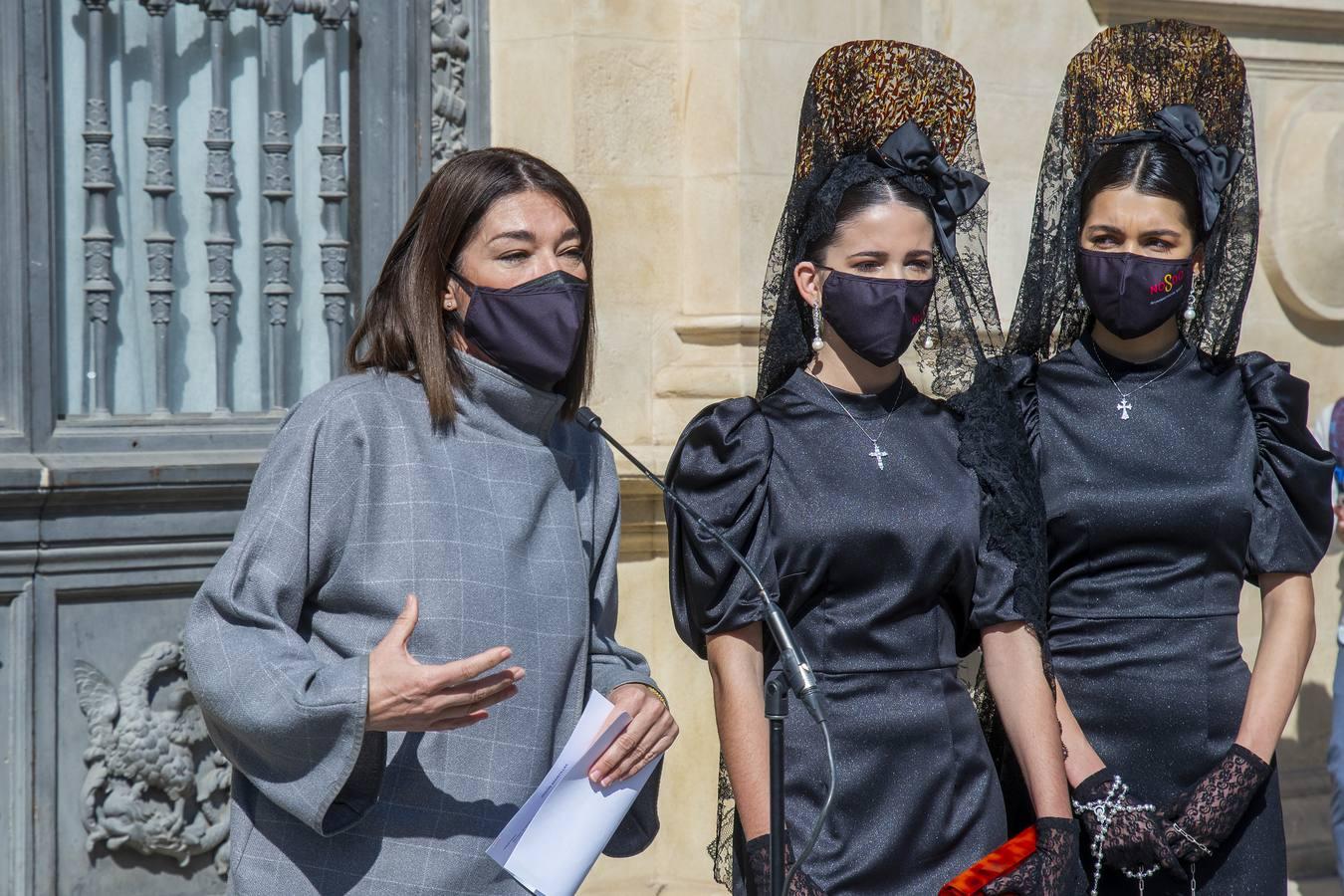 En imágenes, presentación en Sevilla de «La mantilla, del dolor a la alegría»