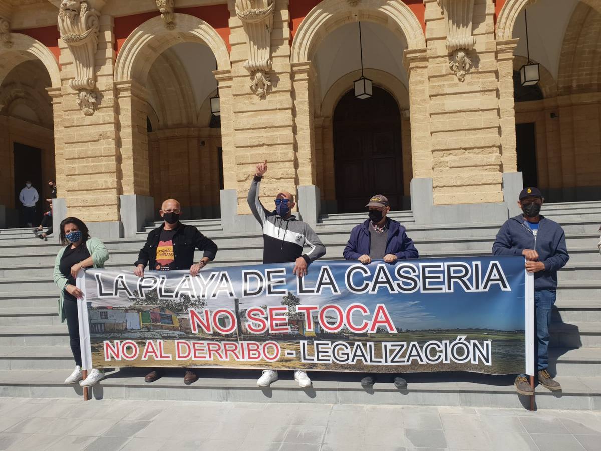 FOTOS: Concentración en San Fernando contra el derribo las casetas de La Casería