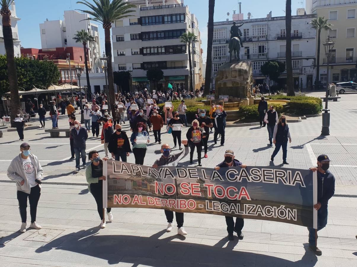 FOTOS: Concentración en San Fernando contra el derribo las casetas de La Casería