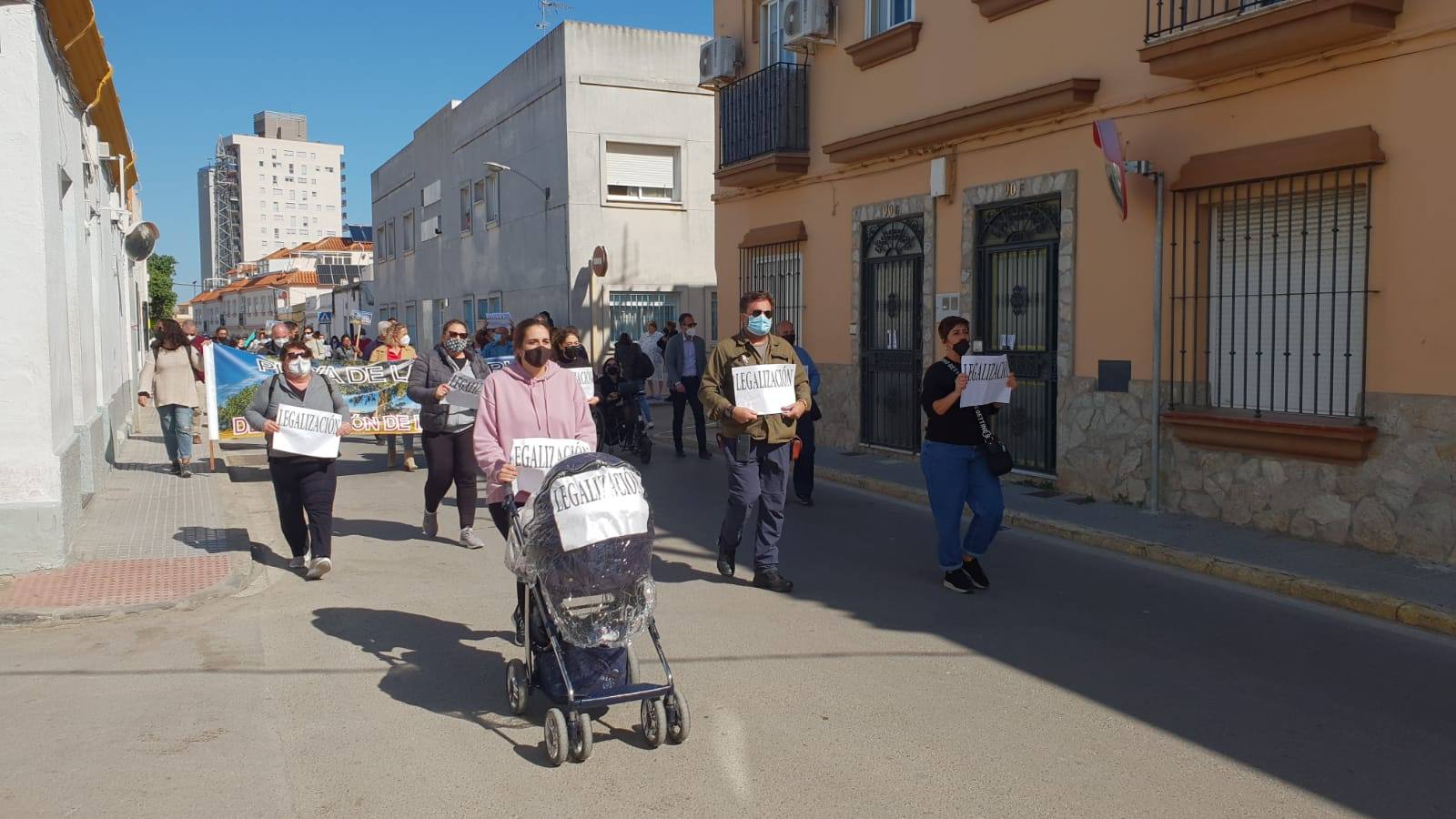 FOTOS: Concentración en San Fernando contra el derribo las casetas de La Casería