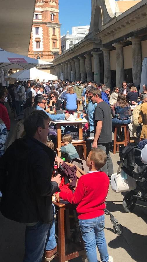 FOTOS: El buen tiempo empuja a los gaditanos a la calle