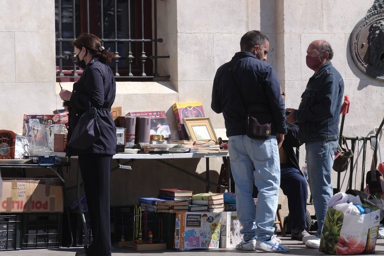 FOTOS: El buen tiempo empuja a los gaditanos a la calle