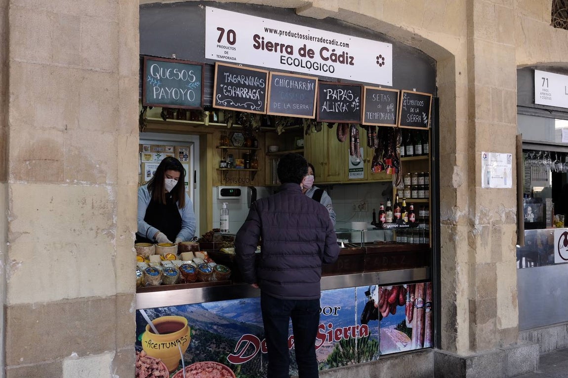 FOTOS: El buen tiempo empuja a los gaditanos a la calle