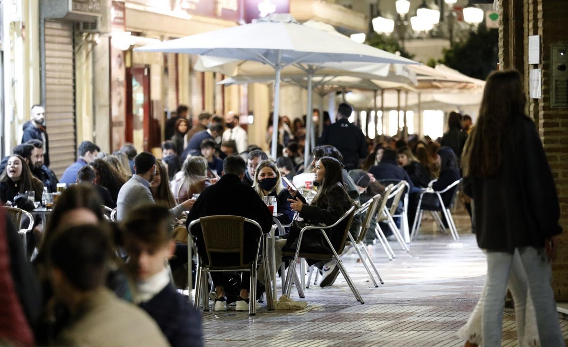 El cierre de la hostelería de Córdoba a las 22.30 horas, en imágenes