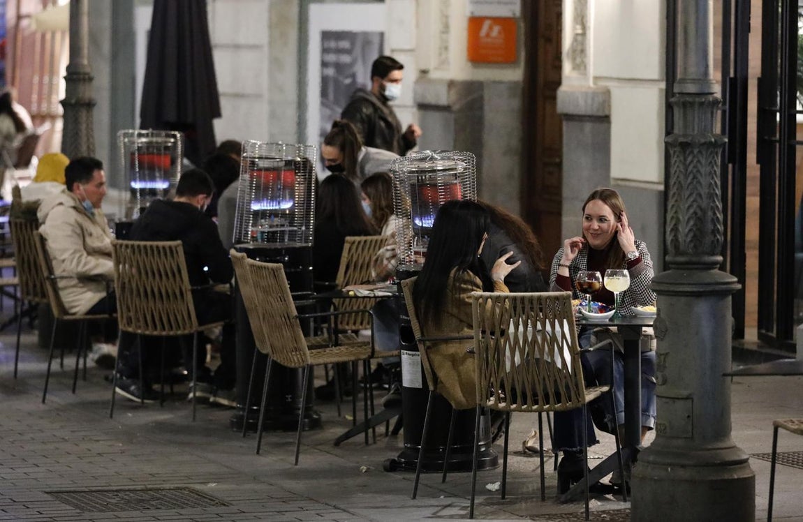 El cierre de la hostelería de Córdoba a las 22.30 horas, en imágenes