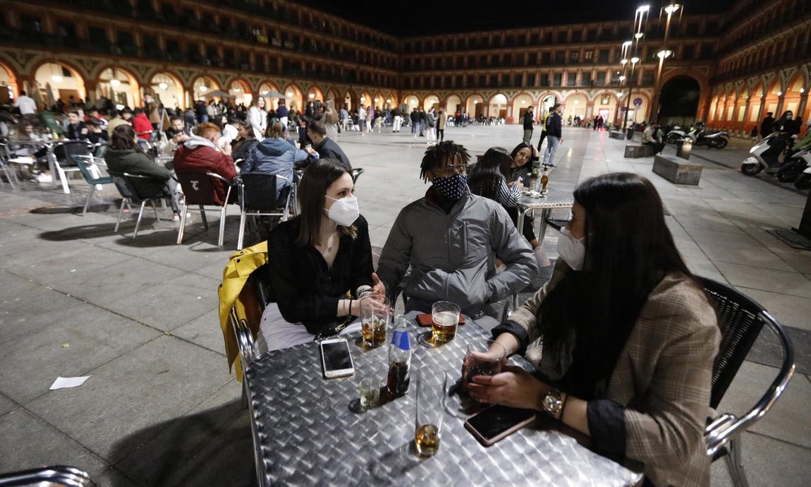 El cierre de la hostelería de Córdoba a las 22.30 horas, en imágenes