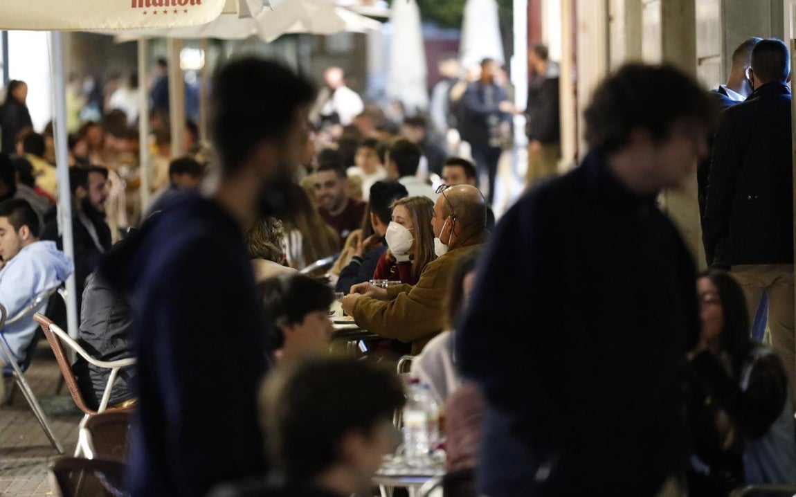 El cierre de la hostelería de Córdoba a las 22.30 horas, en imágenes