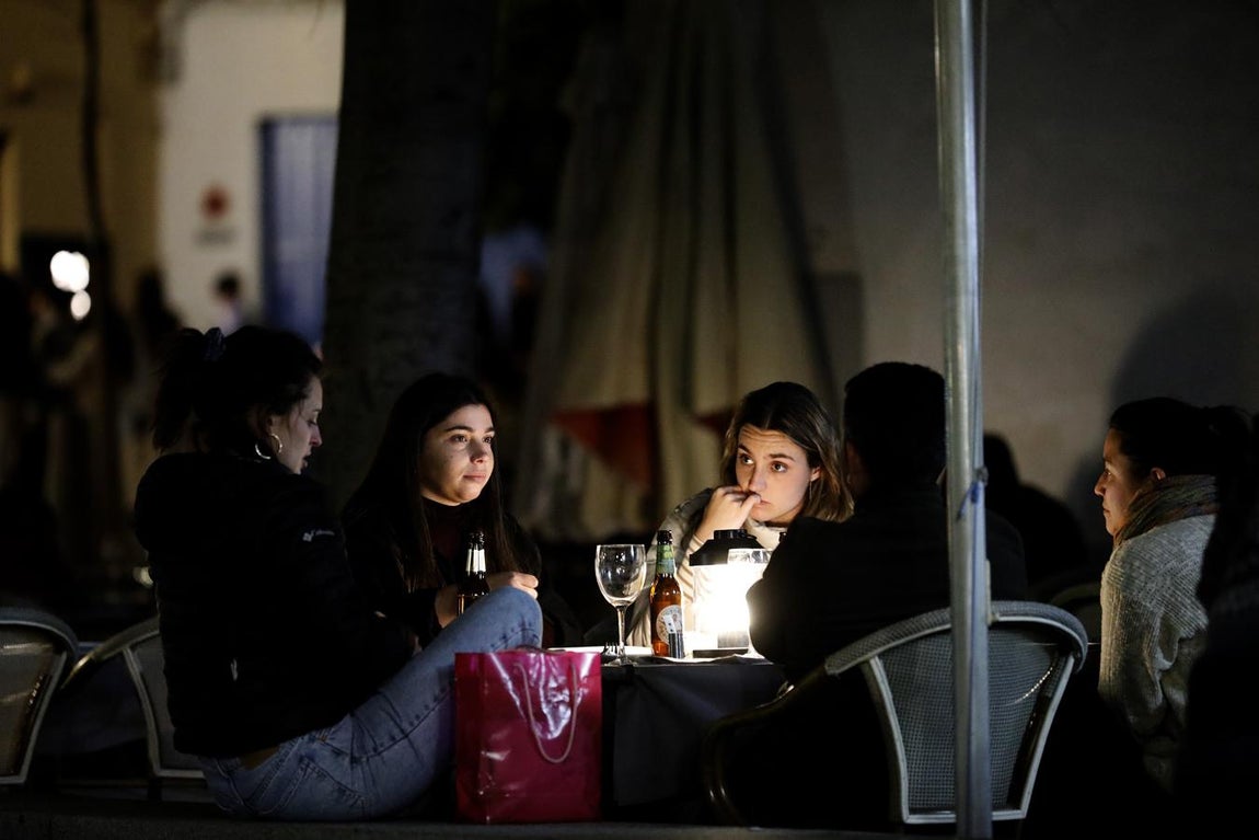 El cierre de la hostelería de Córdoba a las 22.30 horas, en imágenes