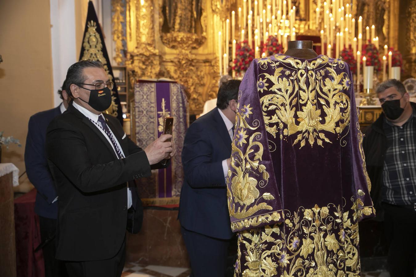 La nueva túnica bordada del Señor de la Pasión de Córdoba, en imágenes