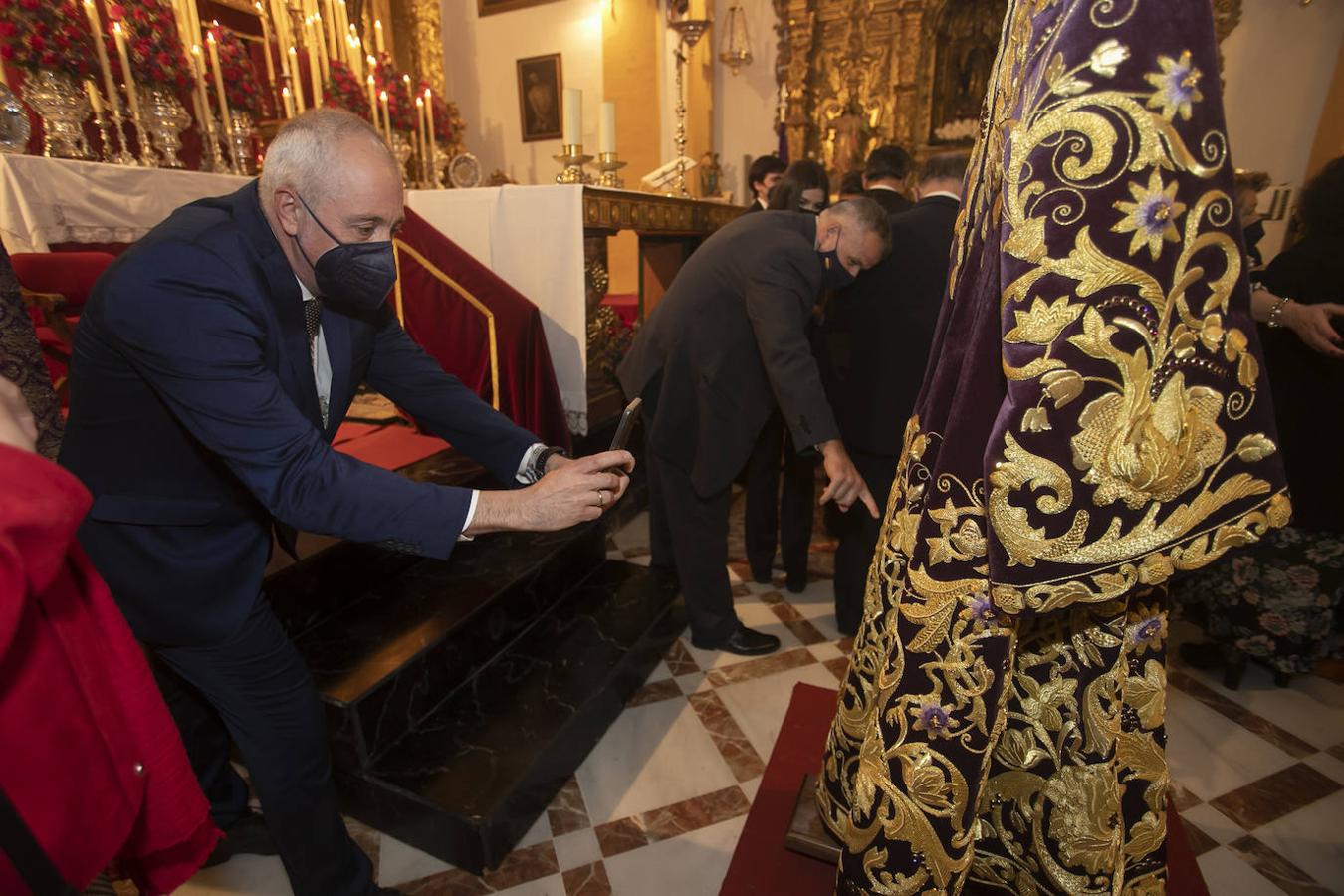 La nueva túnica bordada del Señor de la Pasión de Córdoba, en imágenes