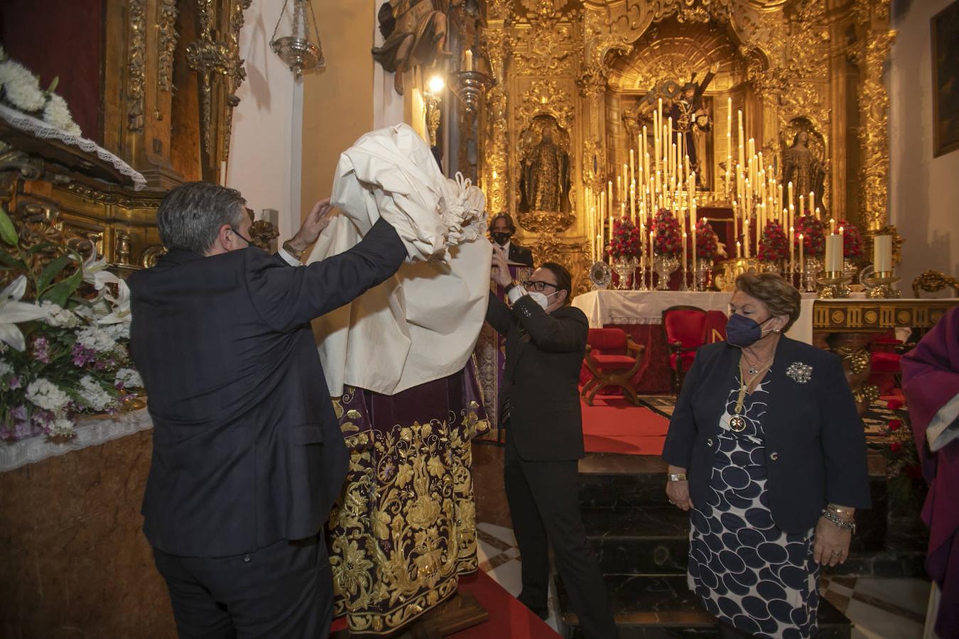 La nueva túnica bordada del Señor de la Pasión de Córdoba, en imágenes