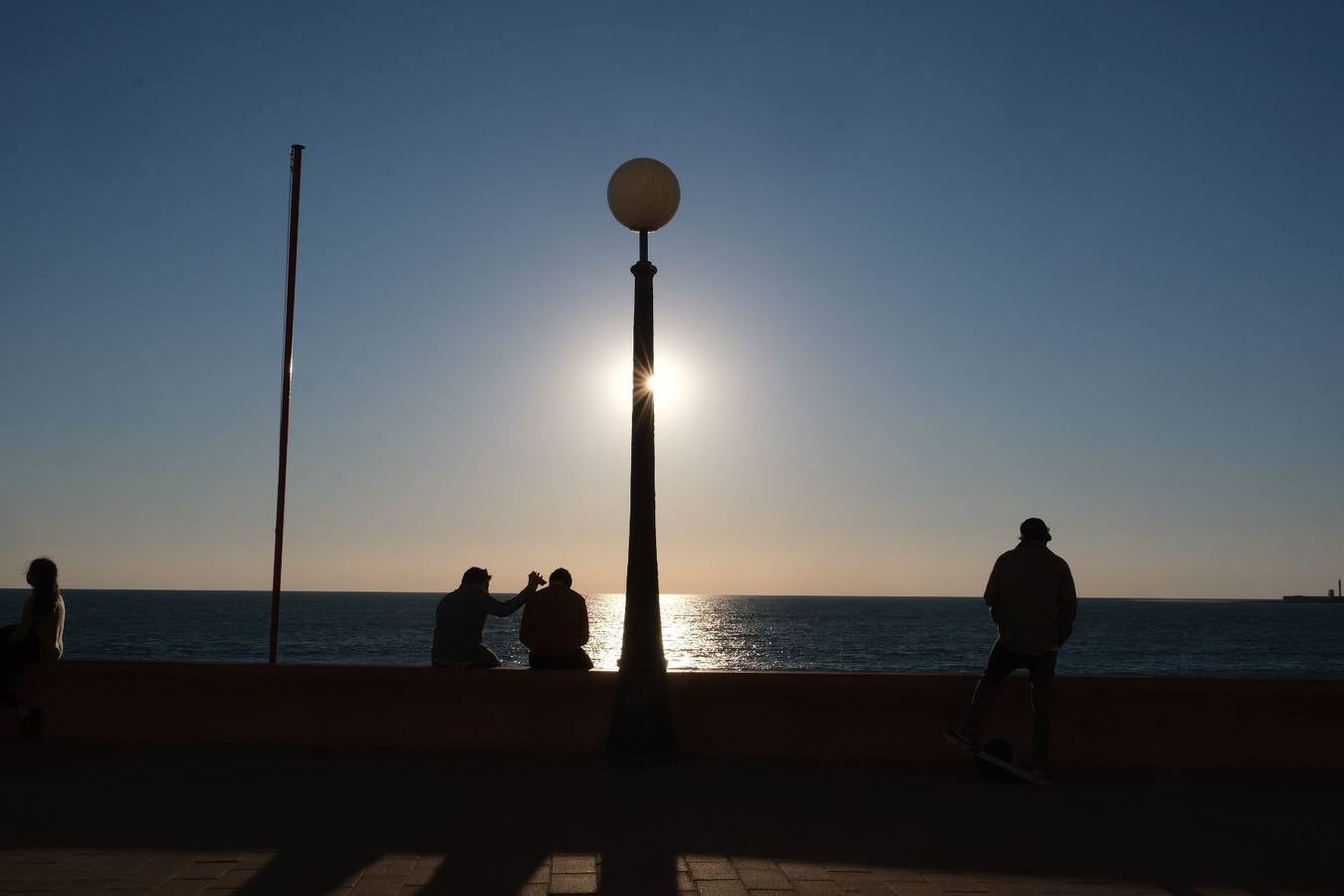 El atardecer gaditano: la espectacular puesta de sol de Cádiz