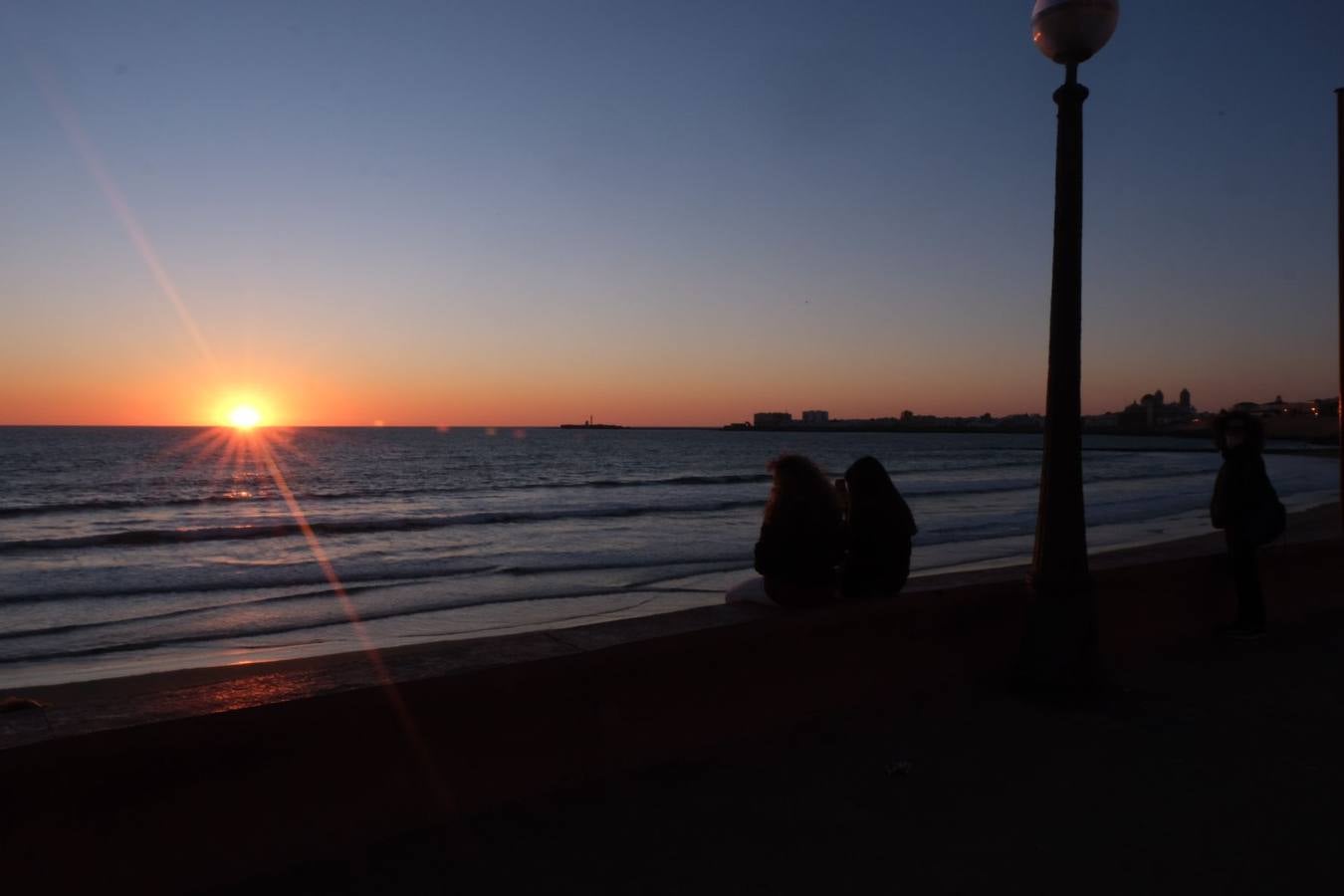 El atardecer gaditano: la espectacular puesta de sol de Cádiz