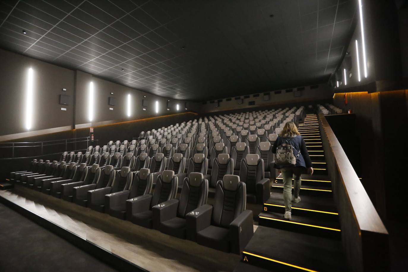 Los últimos retoques de la apertura de los Cines Axion en Córdoba, en imágenes