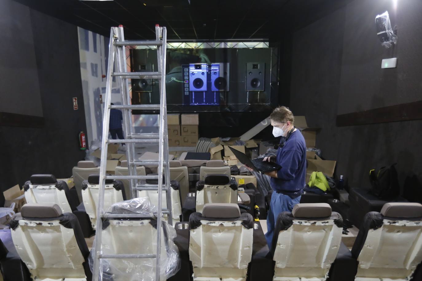 Los últimos retoques de la apertura de los Cines Axion en Córdoba, en imágenes