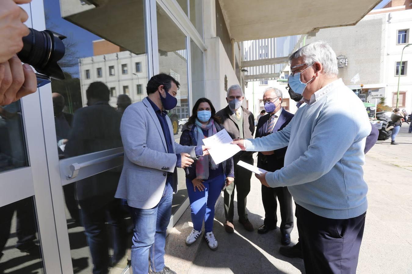 La protesta de los agricultores contra el Gobierno en Córdoba, en imágenes