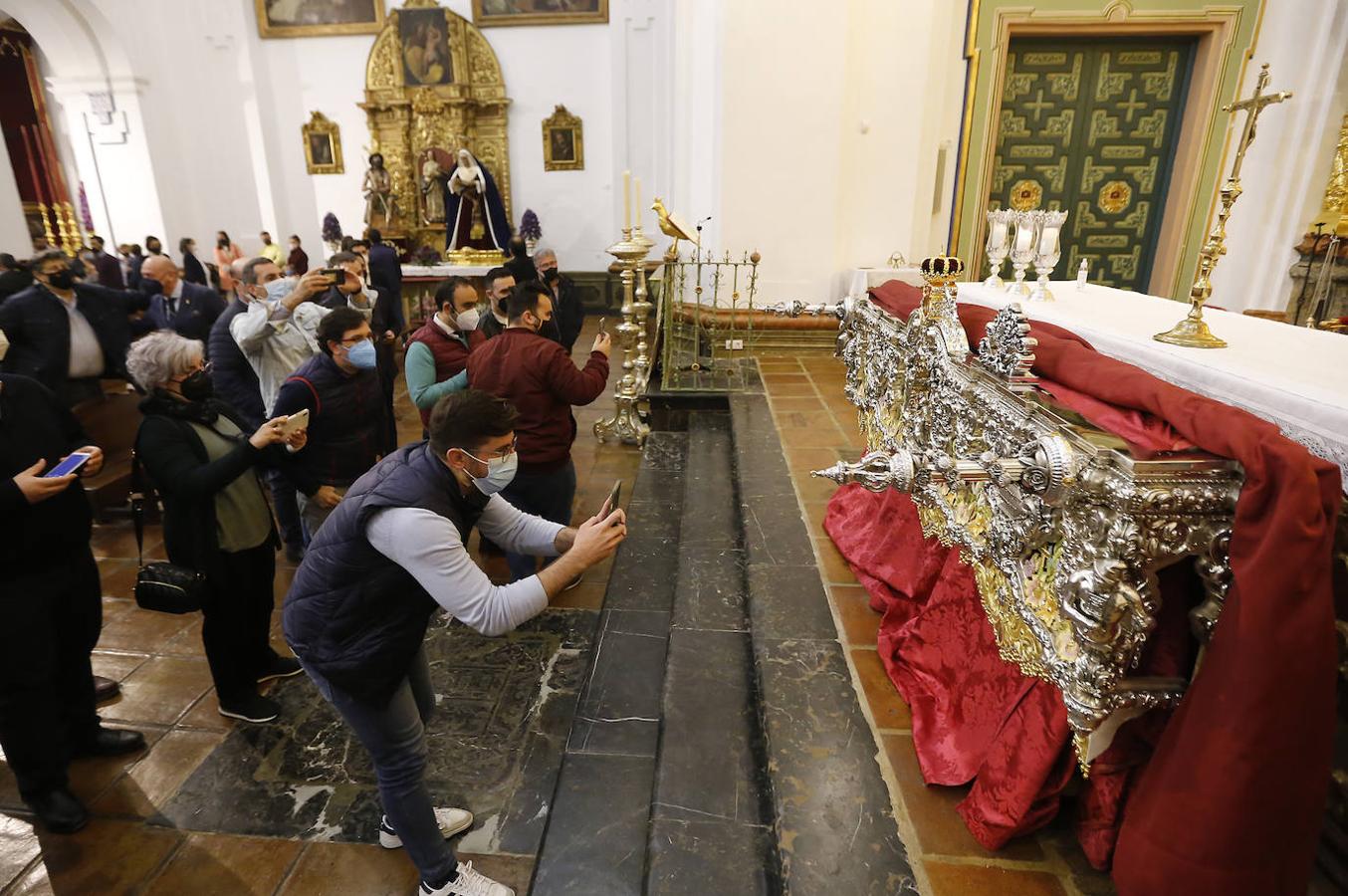 El nuevo respiradero del paso de la Virgen de la Merced de Córdoba, en imágenes