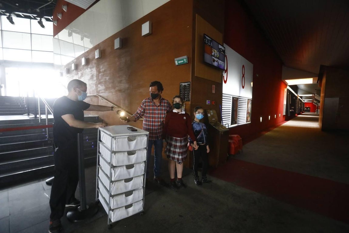 El regreso de las salas de cine de Córdoba, en imágenes