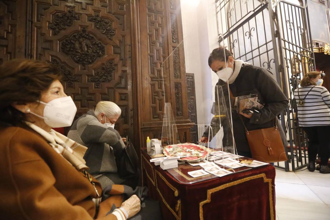 El Viernes de Dolores en la plaza de Capuchinos de Córdoba, en imágenes