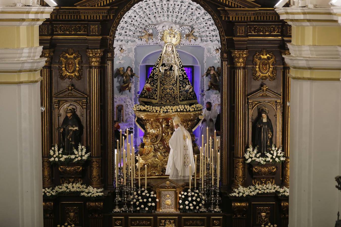 El Viernes de Dolores en la plaza de Capuchinos de Córdoba, en imágenes