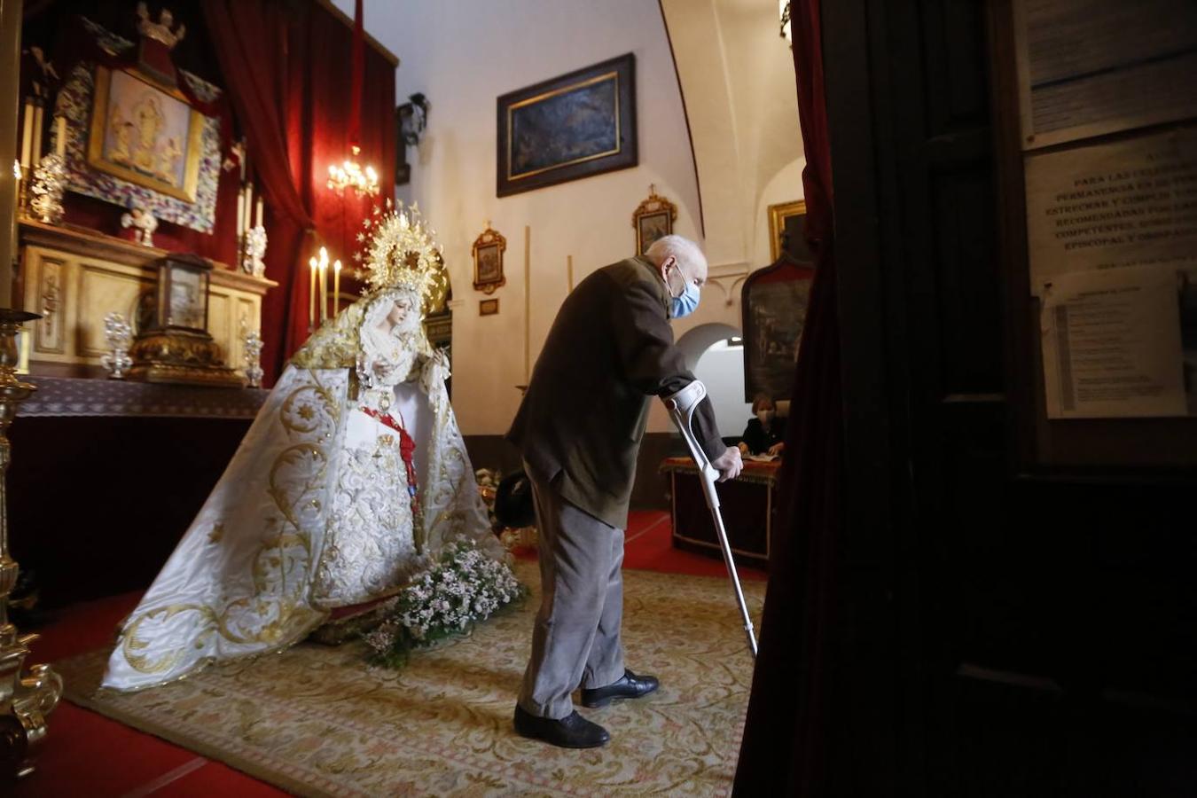 El Viernes de Dolores en la plaza de Capuchinos de Córdoba, en imágenes