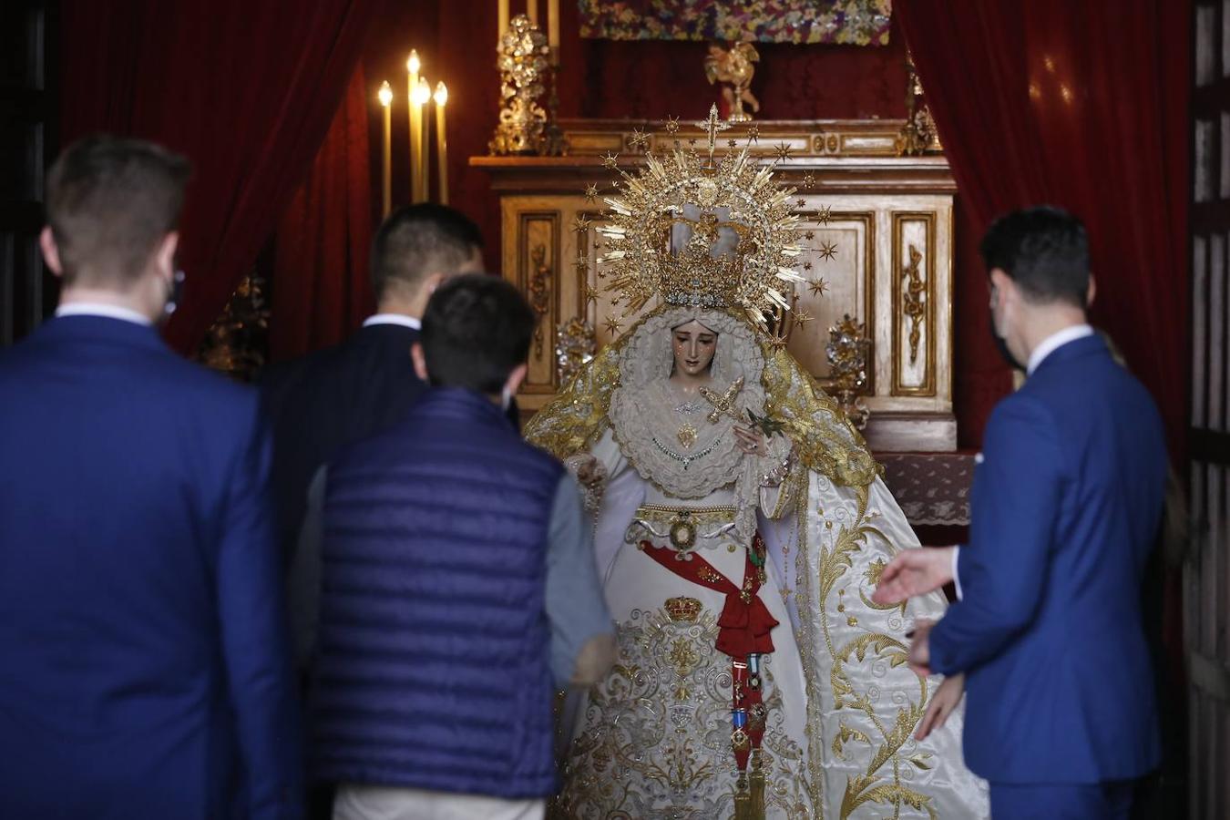 El Viernes de Dolores en la plaza de Capuchinos de Córdoba, en imágenes