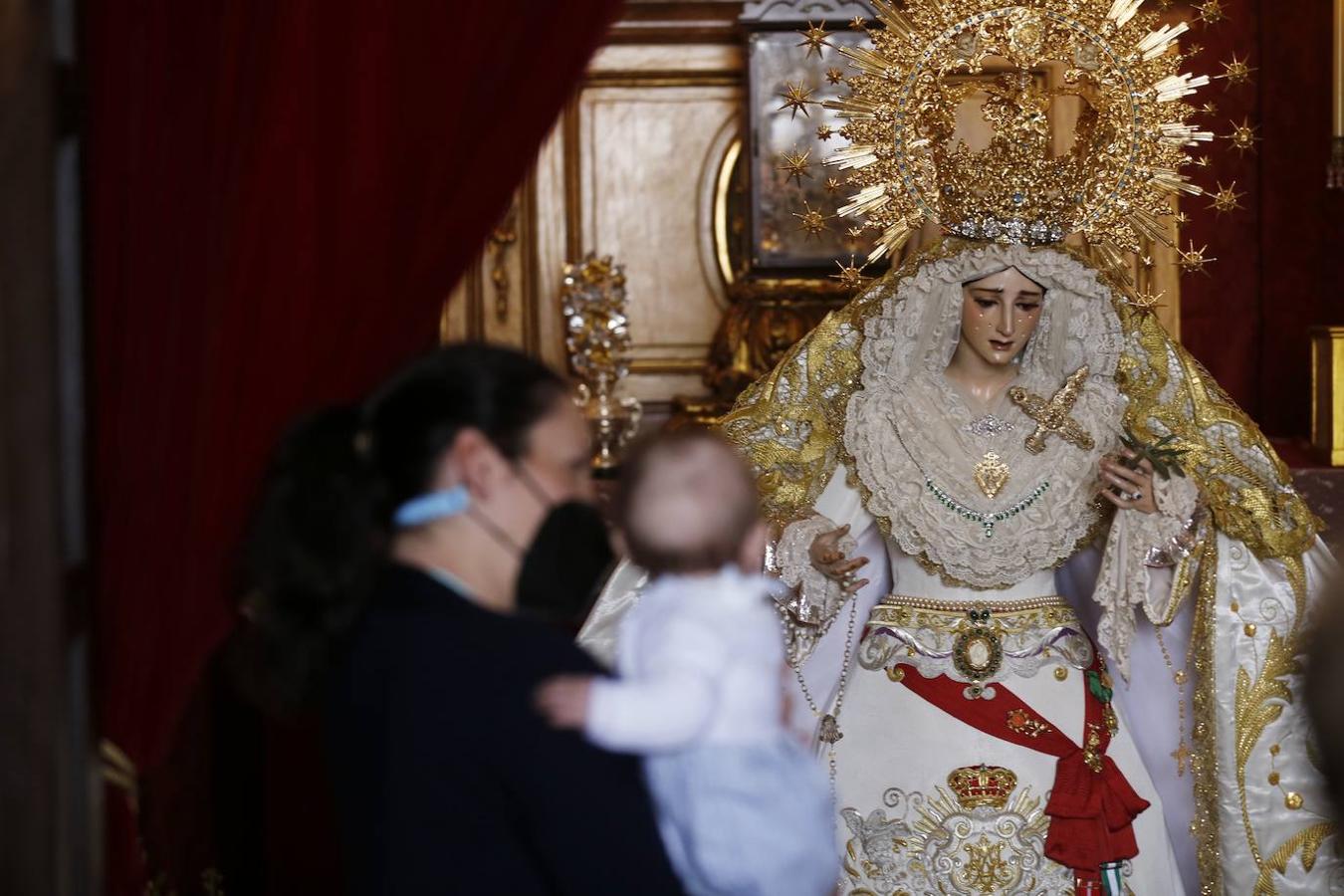 El Viernes de Dolores en la plaza de Capuchinos de Córdoba, en imágenes