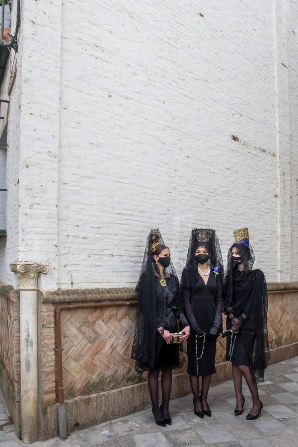 Modelos de mantilla por el Centro de Sevilla