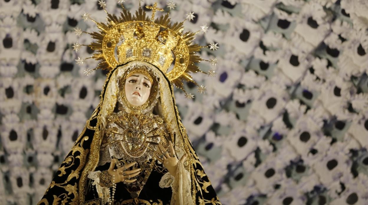 El Viernes de Dolores en la plaza de Capuchinos de Córdoba, en imágenes