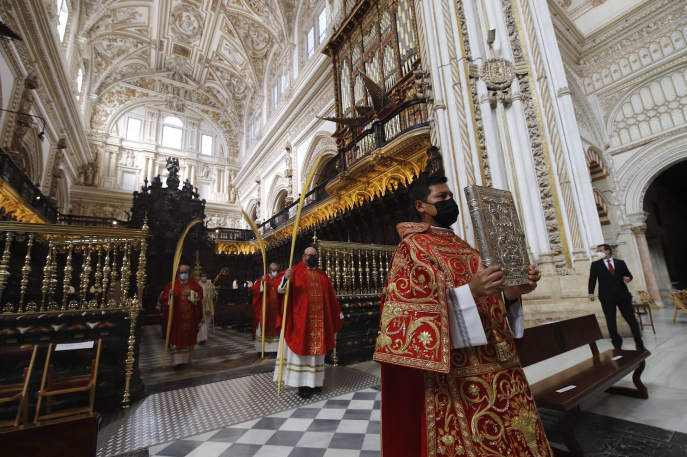 La Misa de Palmas en la Santa Iglesia Catedral de Córdoba, en imágenes