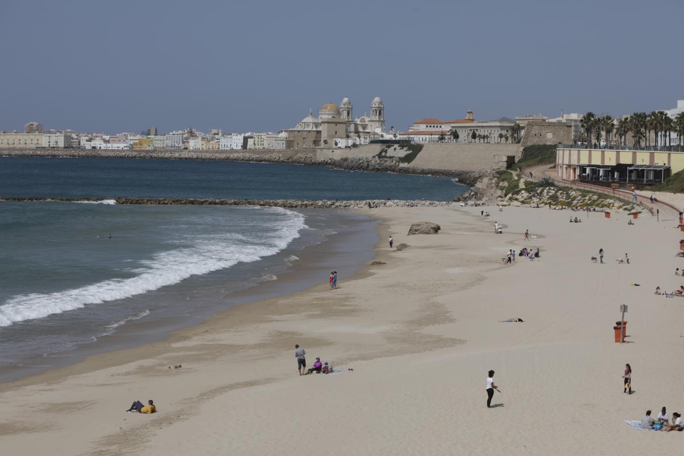 Las bellas imágenes que ha dejado en Cádiz una de las mareas más grandes del año